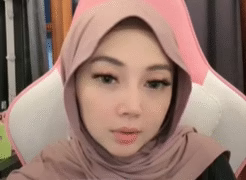 Jilbab Cantik Freya Berusaha Menghibur Yang Sawer