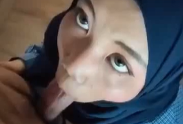 Jilbab Cantik Polos Di Suruh Makan Sosis