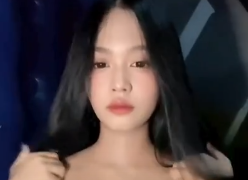 Selebgram Viral Tanktopan Merah Jangan Kasih Lolos