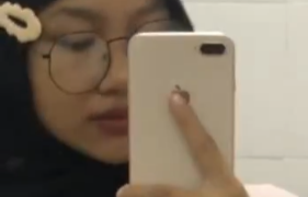 Abg Jilbab Cantik Pamer Body Nya Di Toilet Mall