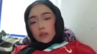 Jilbab Chindo Bantuin Ayang Crot Biar Bahagia
